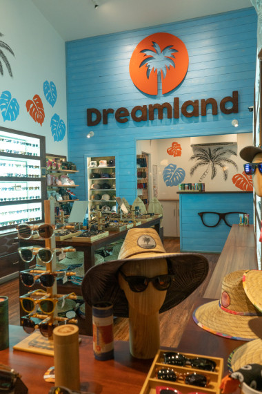 Interior de Tienda Dreamland Sunglasses Tamarindo