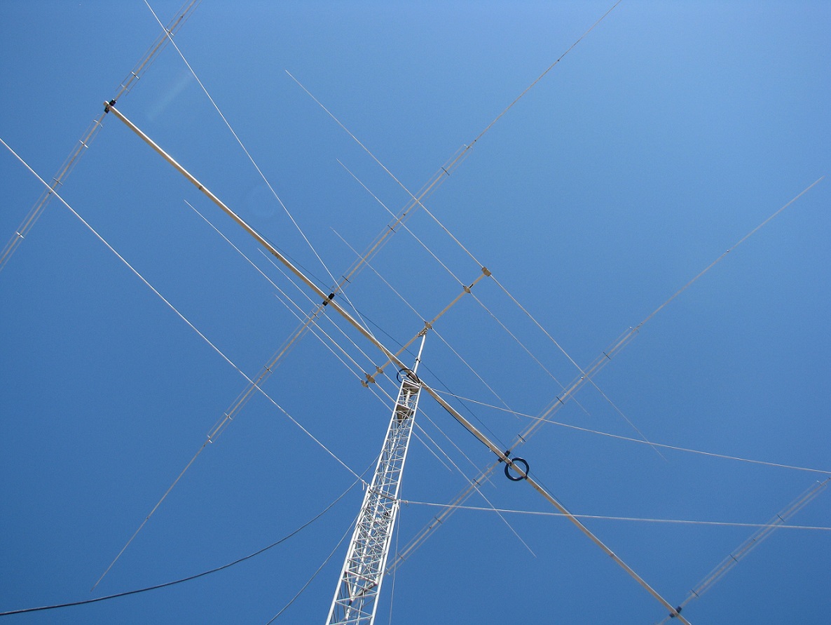 2011 PAARA Field Day antenna 1186 x 891 Image 1218 cropped.jpg