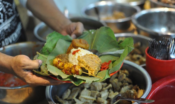 Kuliner Tradisional Nasi Jamblang